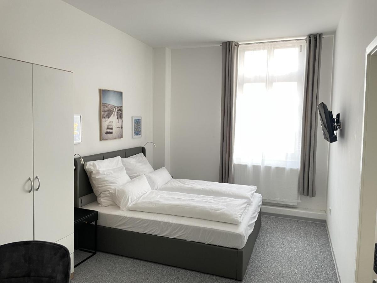 Hotel-Am-Bahnhof Stuttgart-Дітцинґен Номер фото